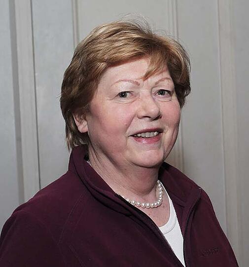 Eva Henn (62), Standl: Honighäusl, Familienstand: verwitwet, ein Sohn, Wohnort: München, Hobbies: Nordic Walking, Singen, Tanzen Wandern, Dabei seit: 2008
Liebstes Ratschthema: &bdquo;Alles, was gerade aktuell ist und das wechselt auf dem Markt jeden Tag.&ldquo;, Ich tanze mit, weil &hellip; es mir unheimlich Spaß macht.