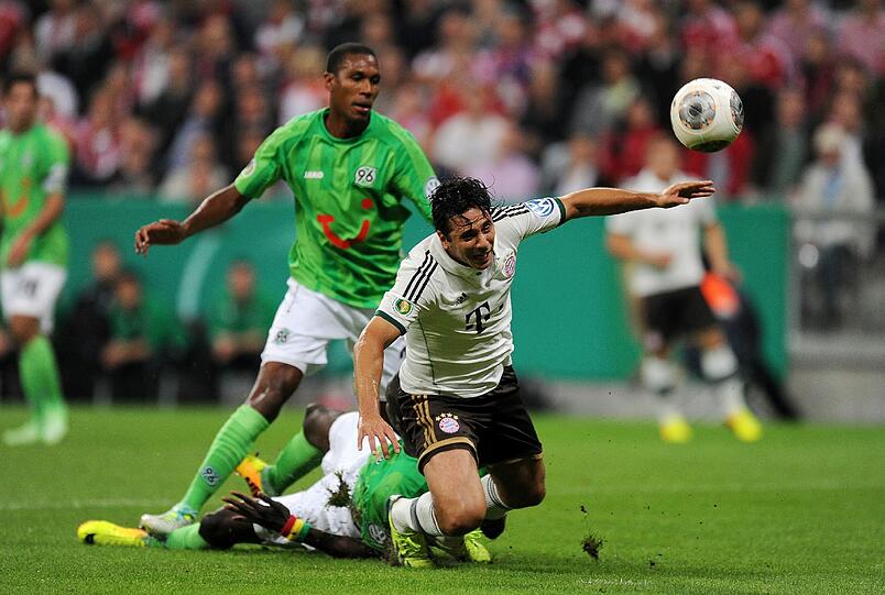 CLAUDIO PIZARRO: NOTE 2.
Der Peruaner startete anstatt Mario Mandzukic. Gab aber nicht den klassischen Mittelstürmer, ließ sich oft fallen. Perfekter Kopfball zum 2:0.