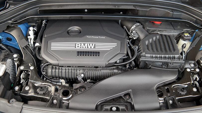 Munterer Zeitgenosse: Der bewährte Zweiliter-Benziner von BMW bringt es auf 192 PS.