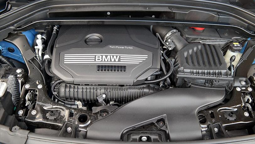 Munterer Zeitgenosse: Der bewährte Zweiliter-Benziner von BMW bringt es auf 192 PS. Munterer Zeitgenosse: Der bewährte Zweiliter-Benziner von BMW bringt es auf 192 PS.