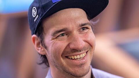 Skirennfahrer Felix Neureuther gibt ein Interview. Foto: Lino Mirgeler/Archivbild