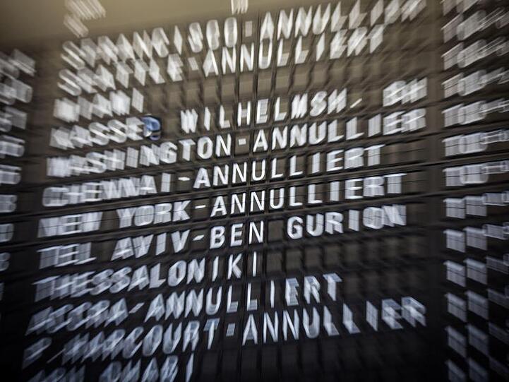Pauschalreisende dürfen bei großer Flugverspätung auch am Abflugsort klagen, stellt der Europäische Gerichtshof klar.