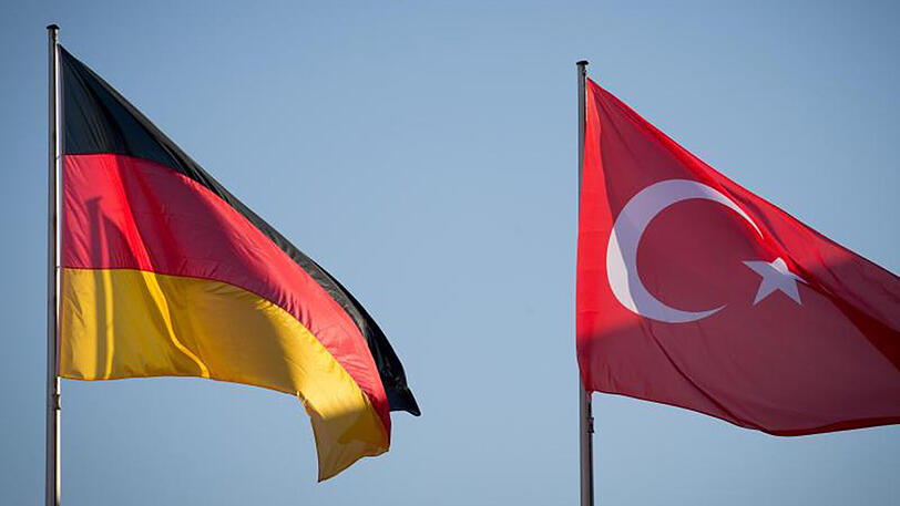 Nach Erkenntnissen der Gewerkschaft Erziehung und Wissenschaft (GEW) haben türkische Konsulate bei "Informationsveranstaltungen" türkischstämmige Lehrer und Eltern angestiftet, kritische Lehrer zu melden.