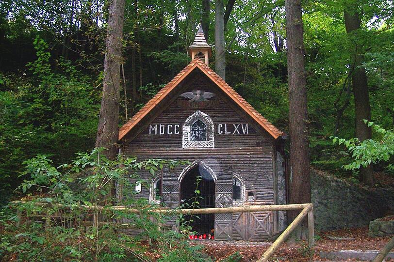 ... danach geht's zum Lieblingsort Nummer zwei: die Marienklause mit der kleinen Kapelle am Isarufer auf Höhe des südlichen Ende des Tierparks. Zum Spazierengehen...