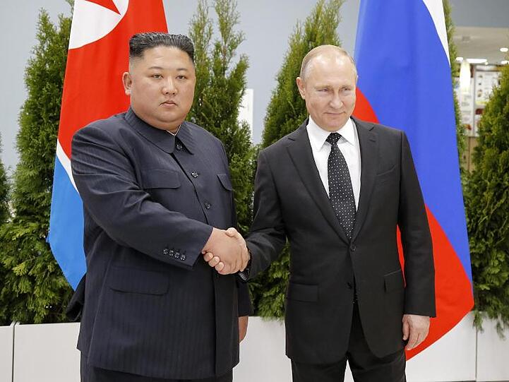 Die Gespräche zwischen Nordkorea und den USA stocken. Nun hat sich Nordkoreas Machthaber Kim Jong Un mit Kremlchef Wladimir Putin getroffen.