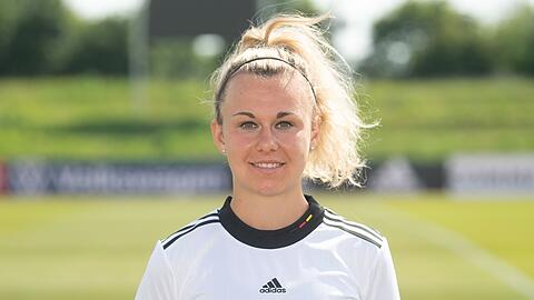 Mittelfeld und Angriff: Lena Lattwein.