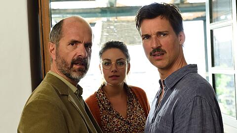 Sie sind bald wieder da: Christoph Maria Herbst (l.), Janina Uhse und Florian David Fitz, hier in "Der Nachname".