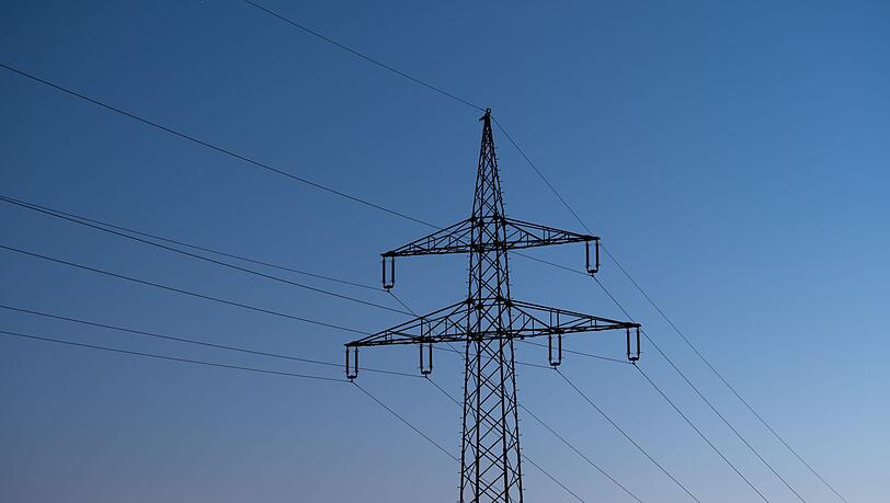 13.000 Haushalte waren am Mittwochnachmittag ohne Strom. (Symbolbild)