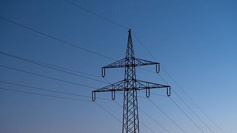 13.000 Haushalte waren am Mittwochnachmittag ohne Strom. (Symbolbild)
