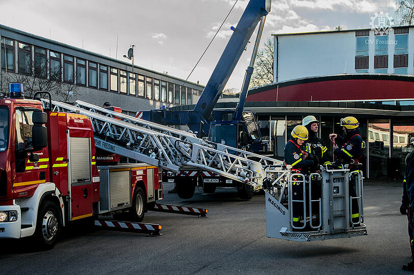 Sturmtief "Friederike" richtete am Dach des Josef-Hofmiller-Gymnasiums große Schäden an.