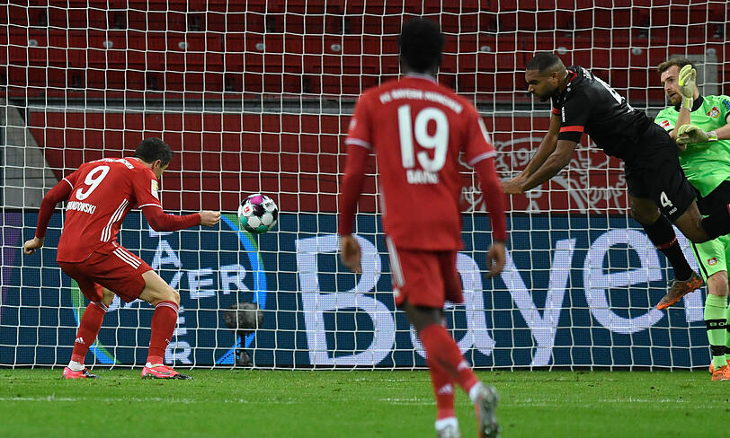 16. Saisontor: Der nächste Doppelpack gleich hinterher. Bayern gewinnt dank Robert Lewandowski mit 2:1 am 13. Spieltag gegen Bayer Leverkusen. Er macht den Treffer zum 1:1-Ausgleich per Kopf…
