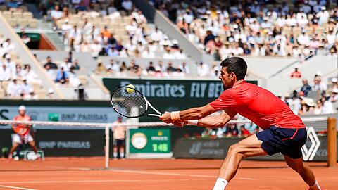 In der ersten Runde der French Open setzte sich Novak Djokovic problemlos durch.