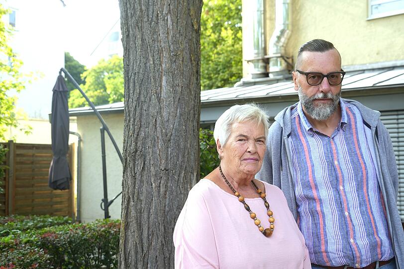 Annemarie Wagner und Thomas Hartmann beobachten, dass Fremde in ihrem Viertel viel Sperrmüll ablagern. Zahlen müssen sie dafür.