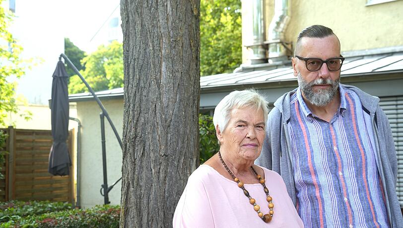 Annemarie Wagner und Thomas Hartmann beobachten, dass Fremde in ihrem Viertel viel Sperrmüll ablagern. Zahlen müssen sie dafür. Annemarie Wagner und Thomas Hartmann beobachten, dass Fremde in ihrem Viertel viel Sperrmüll ablagern. Zahlen müssen sie dafür.