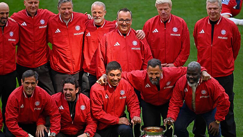 Die Bayern-Legenden Antonio die Salvo, Carsten Jancker, Oliver Kahn und Stefan Effenberg, Roque Santa Cruz, Owen Hargreaves , Giovane &Eacute;lber, Hasan Salihamizic und Samuel Sami Kuffour.