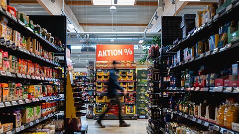 Preissteigerungen werden an der Supermarktkasse besonders deutlich. (Symbolbild)