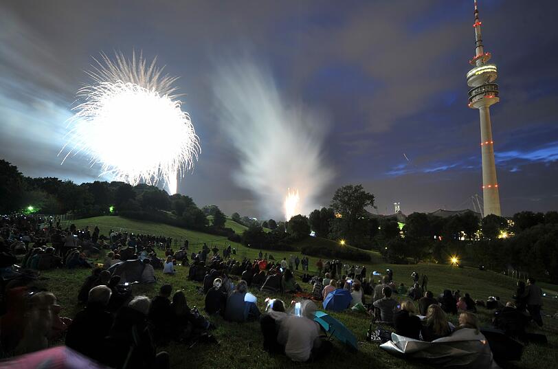 Der Abschluss des Samstags: das Sommernachtstraum-Feuerwerk im Olympiapark.