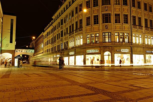 2012 musste das Modehaus Maendler nach 77 Jahren ausziehen – und gab auf. Das Arco-Palais gehört dem Wittelsbacher Ausgleichsfonds. 2012 musste das Modehaus Maendler nach 77 Jahren ausziehen – und gab auf. Das Arco-Palais gehört dem Wittelsbacher Ausgleichsfonds.