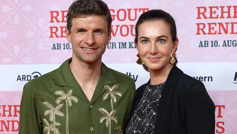 Thomas Müller und Ehefrau Lisa starten aktuell in neuen Positionen durch.