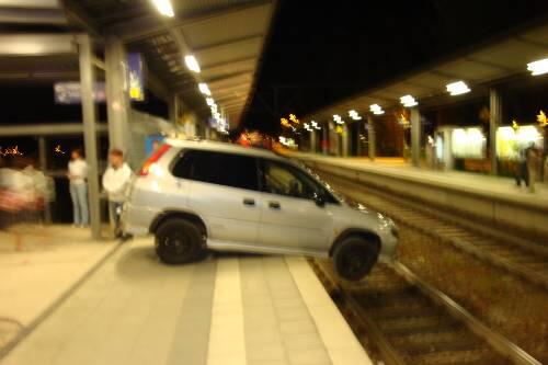 Falscher Parkplatz: Der Mitsubishi des Rentners am S-Bahnhof Fasanenpark.