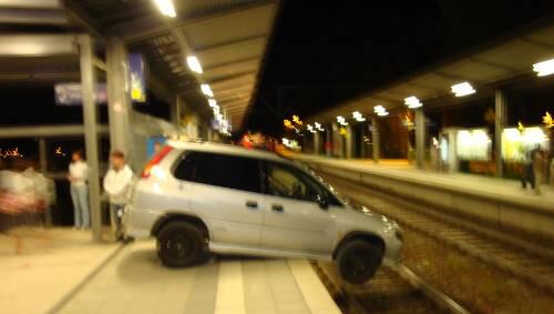 Falscher Parkplatz: Der Mitsubishi des Rentners am S-Bahnhof Fasanenpark. Falscher Parkplatz: Der Mitsubishi des Rentners am S-Bahnhof Fasanenpark.