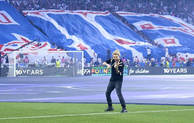 Wo kaufen M&uuml;nchner Fans ihre Tickets? Zum Beispiel f&uuml;r David Garett &ndash; hier bei einem Kurzauftritt in der Allianz Arena in M&uuml;nchen 2025.