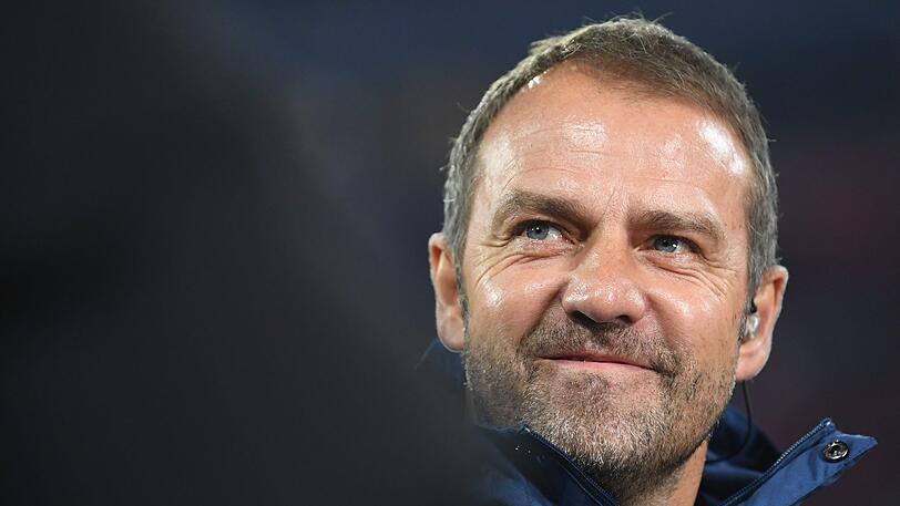 Hansi Flick bleibt mindestens bis Weihnachten Interimstrainer des FC Bayern.