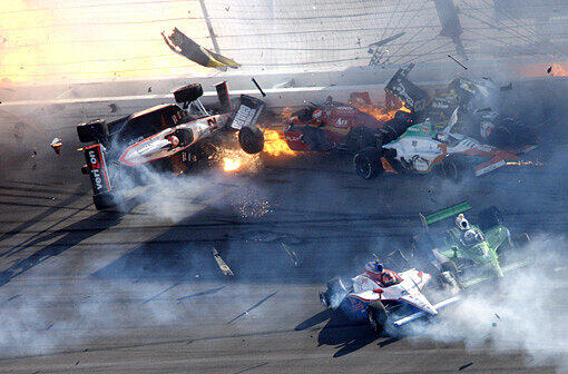 Die Bilder vom schrecklichen Indy-Car-Unfall in Las Vegas. Dan Wheldon, der Ende Mai zum zweiten Mal nach 2005 den Motorsport-Klassiker Indy 500 gewonnen hatte, ist am Sonntag auf dem Las Vegas Motor Speedway tödlich verunglückt.