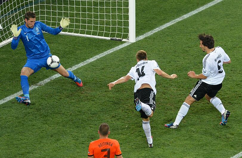 In der 38. Minute erhöht der Bayern-Stürmer auf 2:0.