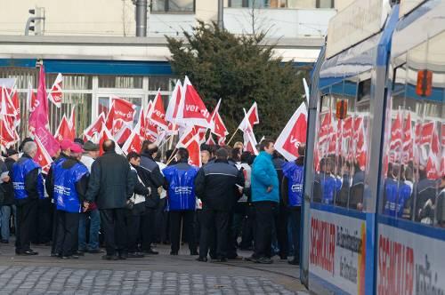 Wenn die Tarifverhandlungen am Donnerstag konfliktreich sind, droht ein weiterer Warnstreik.
