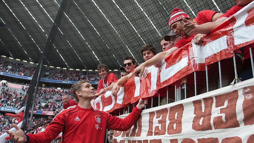 Beim letzten Saisonspiel verabschiedete sich Thomas Kraft von den Bayern-Fans. Der Torwart spielt ab nächster Saison beim Aufsteiger Hertha BSC Berlin. Beim letzten Saisonspiel verabschiedete sich Thomas Kraft von den Bayern-Fans. Der Torwart spielt ab nächster Saison beim Aufsteiger Hertha BSC Berlin.