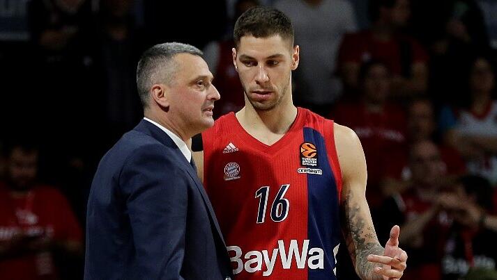 Stefan Jovic (rechts) verletzte sich im Spiel gegen Jena am Hüftansatz - hier mit Trainer Dejan Radonjic. Stefan Jovic (rechts) verletzte sich im Spiel gegen Jena am Hüftansatz - hier mit Trainer Dejan Radonjic.