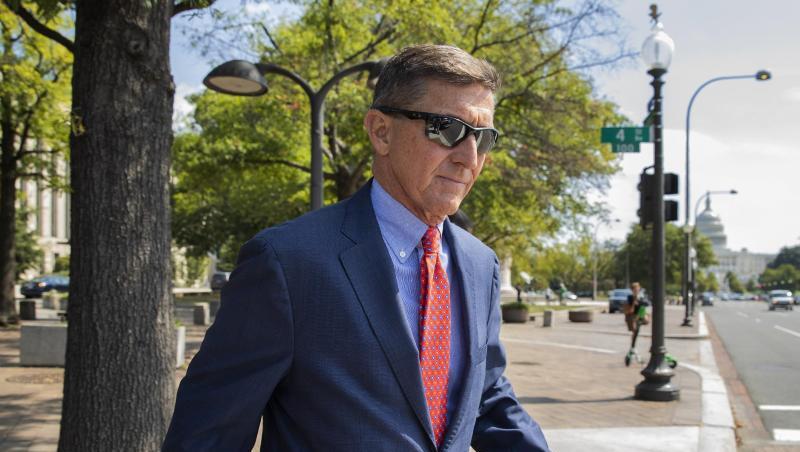 Michael Flynn, ehemaliger Trump-Nationalsicherheitsberater, verlässt nach einer Statusanhörung das Bundesgerichtsgebäude. Michael Flynn, ehemaliger Trump-Nationalsicherheitsberater, verlässt nach einer Statusanhörung das Bundesgerichtsgebäude.