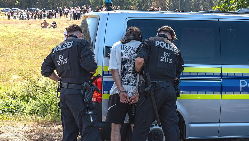 Am früheren Wohnsitz des YouTubers "Drachenlord" gab es einen Polizeieinsatz. Am früheren Wohnsitz des YouTubers "Drachenlord" gab es einen Polizeieinsatz.
