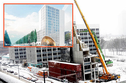 Stück für Stück wird das "Holiday Inn" an der Lepoldstraße abgerissen...