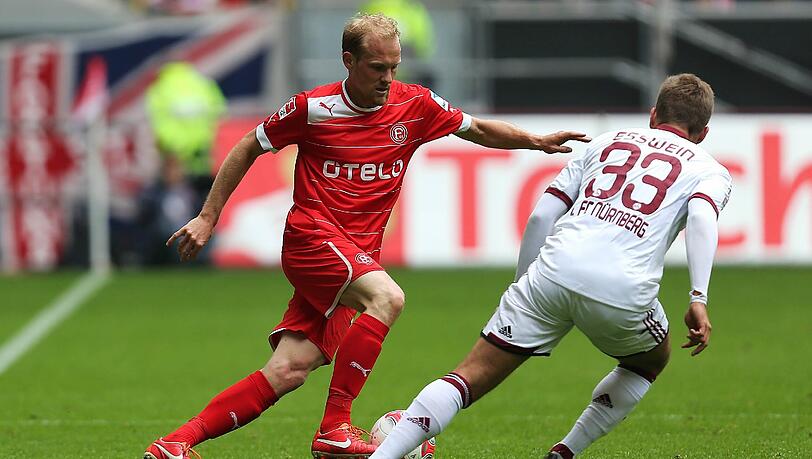 Alexander Esswein (r.) musste gegen Fortuna Düsseldorf wegen Magen-Darm-Problemen zur Pause ausgewechselt werden. Alexander Esswein (r.) musste gegen Fortuna Düsseldorf wegen Magen-Darm-Problemen zur Pause ausgewechselt werden.