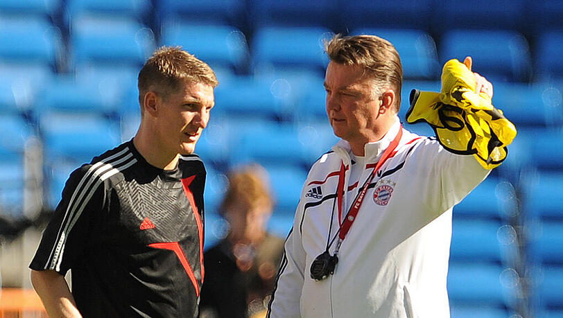 Schweinsteiger wechselt auf die Insel: Louis Van Gaal wollte ihn unbedingt, die britischen Medien reagieren mit gemischten Gefühlen. Schweinsteiger wechselt auf die Insel: Louis Van Gaal wollte ihn unbedingt, die britischen Medien reagieren mit gemischten Gefühlen.