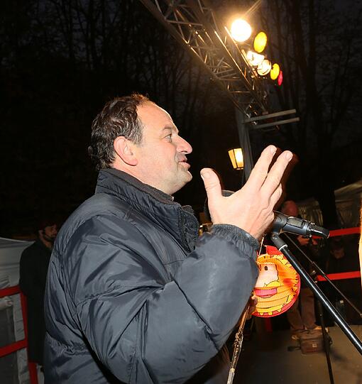 Leuchtende Augen und Lichterglanz: Beim Martinszug durch die Altstadt ging's vom Viktualienmarkt bis zum Dom. Der Breznreiter war auch dabei.