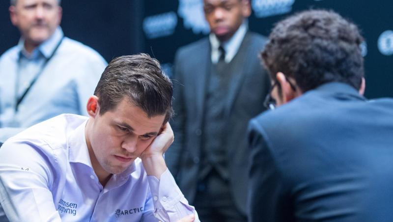 Magnus Carlsen (l) verteidigte erfolgreich seinen Titel als Schachweltmeister gegen Fabio Caruana. Magnus Carlsen (l) verteidigte erfolgreich seinen Titel als Schachweltmeister gegen Fabio Caruana.