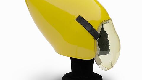 Die besonders windschnittigen eierförmigen Helme der deutschen Bobmannschaft von 1976.