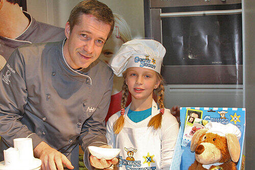 TV-Koch Alexander Herrmann kocht gerne mit Kindern.