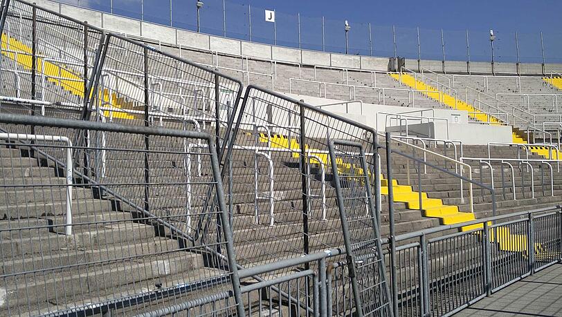 Statische Baumaßnahmen wurden unter anderem bei den Wellenbrechern vorgenommen, außerdem Treppenstufen erneuert. Statische Baumaßnahmen wurden unter anderem bei den Wellenbrechern vorgenommen, außerdem Treppenstufen erneuert.