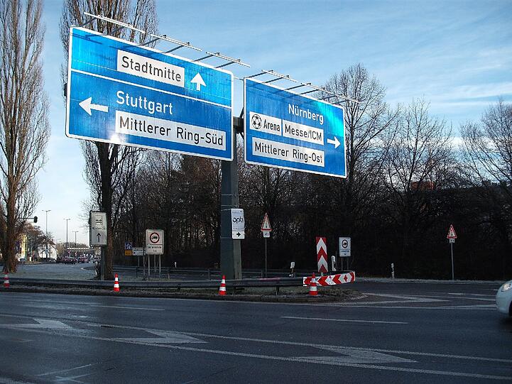 Hier neben der Autobahn kann es schon mal lauter werden. Ein neuer Straßenbelag soll ab 2016 den Lärm ein wenig mindern.
