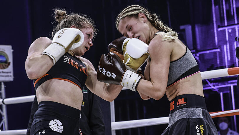 Marie Lang unterliegt Michaela Michl nach Punkten und verliert damit einen ihrer sechs WM-Titel (in unterschiedlichen Kategorien und Gewichtsklassen) Marie Lang unterliegt Michaela Michl nach Punkten und verliert damit einen ihrer sechs WM-Titel (in unterschiedlichen Kategorien und Gewichtsklassen)