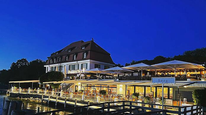 Die Sonnenterrasse liegt direkt am Starnberger See – eine tolle Location für Hochzeiten.