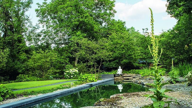 Gestalterisch und baulich herausfordernd: die 20 Meter lange Schwimmstrecke. Gestalterisch und baulich herausfordernd: die 20 Meter lange Schwimmstrecke.