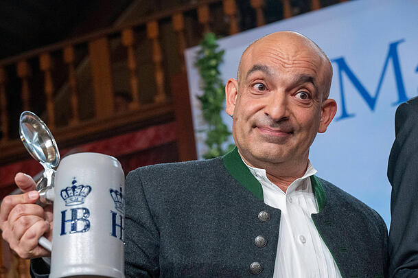 Müller-Fan seit Anfang an: Komiker Django Asül. Müller-Fan seit Anfang an: Komiker Django Asül.