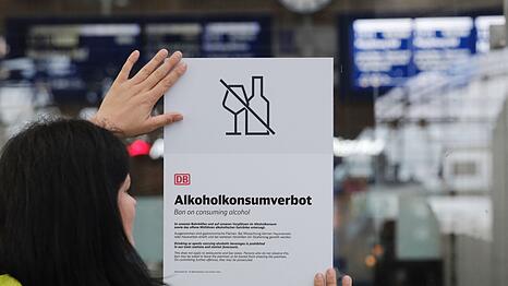 Alkoholkonsumverbot - so nennt die Deutsche Bahn die neue Regel, die ab Donnerstag an 5.700 Bahnh&ouml;fen deutschlandweit gilt. (Archivbild)