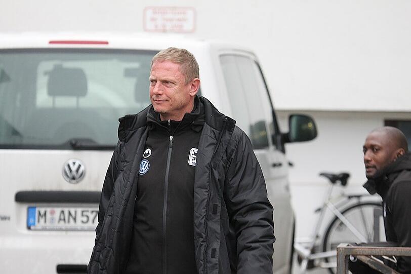 Vorstellung und Trainingseinheit: Tag 1 für Torsten Fröhling als neuer Cheftrainer der Löwen. Die Bilder.