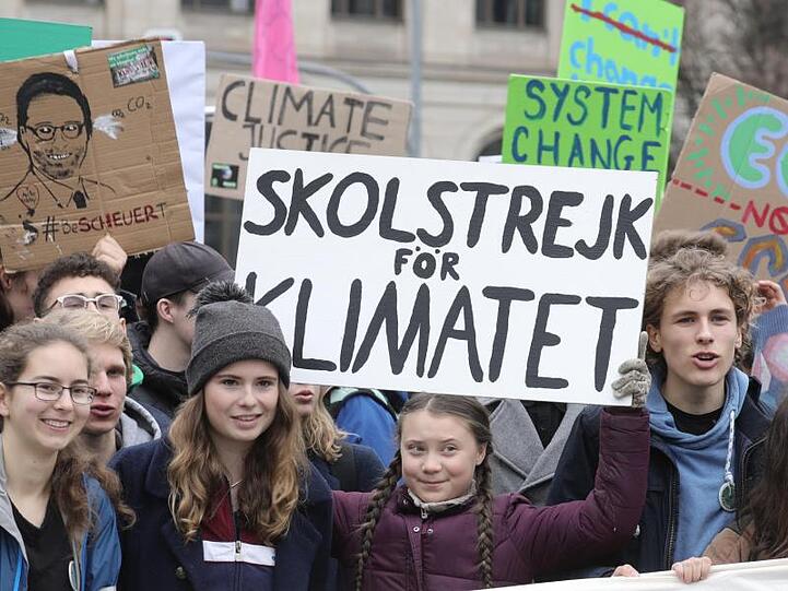 Greta Thunberg (M) ist der Weltstar der Klimabewegung.